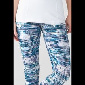 Lululemon blurry belle multi crops size 4 + bag